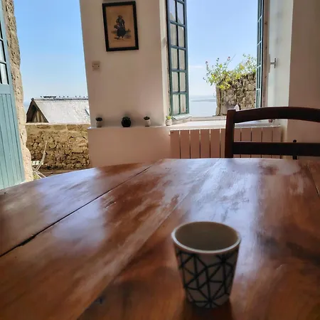 Chez Adele, Au Pied De L'abbaye بيت للعطل *