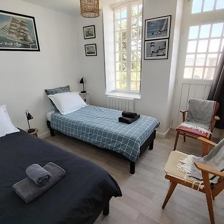 Chez Adele, Au Pied De L'abbaye