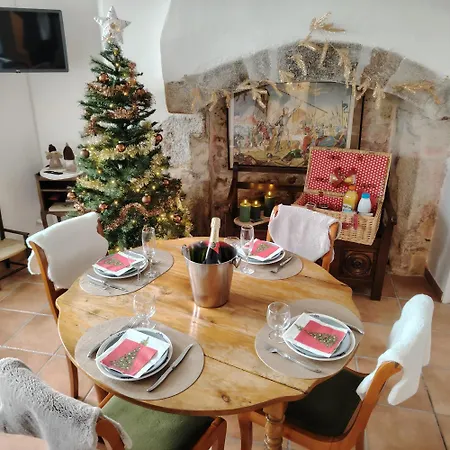 Chez Adèle, Au Pied De L'abbaye Mont St. Michel