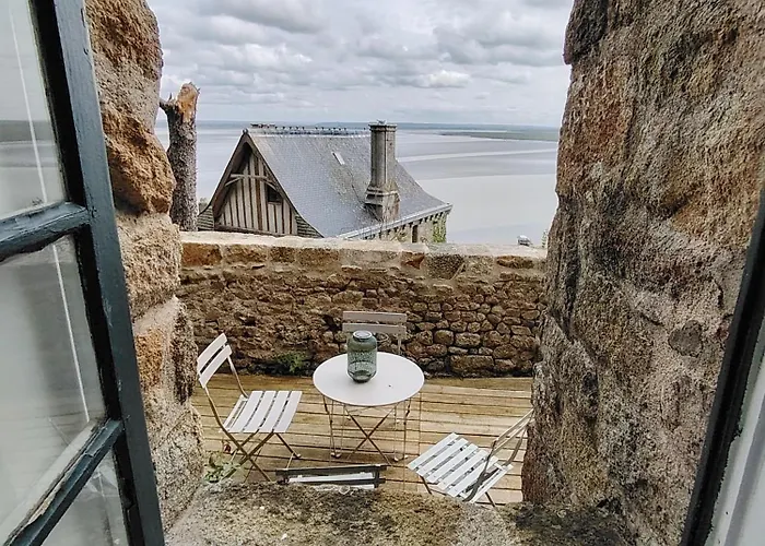 Chez Adele, Au Pied De L'abbaye * Monte Saint Michel