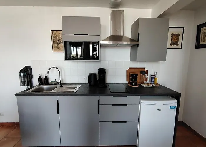 Chez Adele, Au Pied De L'abbaye *