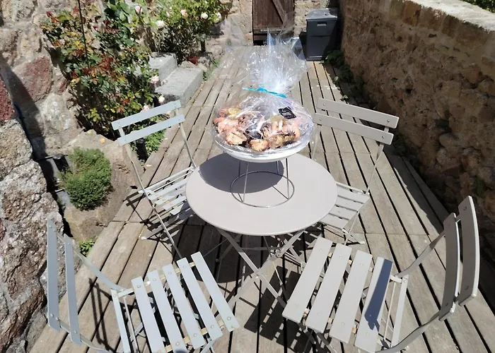 Chez Adele, Au Pied De L'abbaye